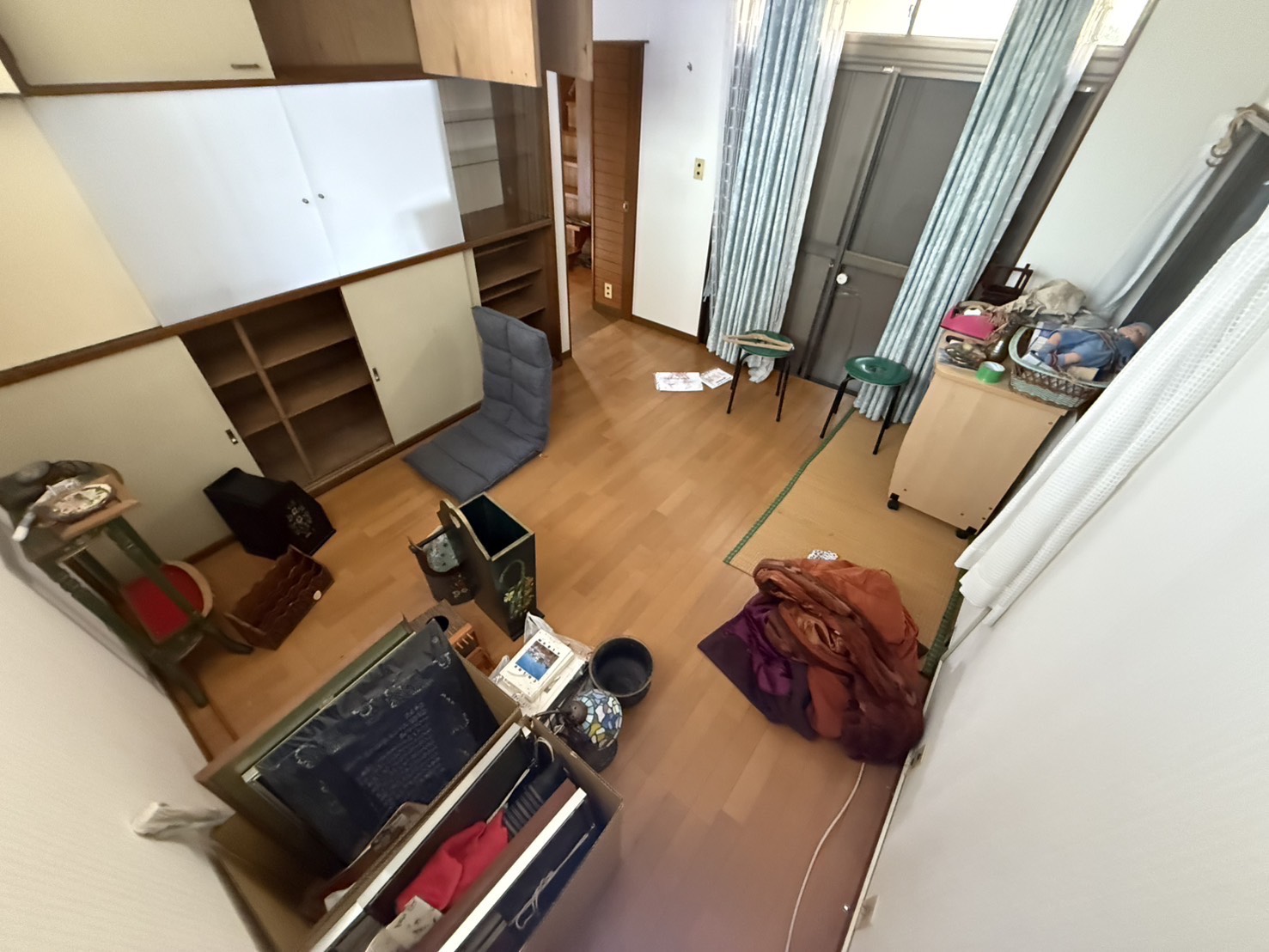 千葉県浦安市4DKのゴミが散乱した部屋